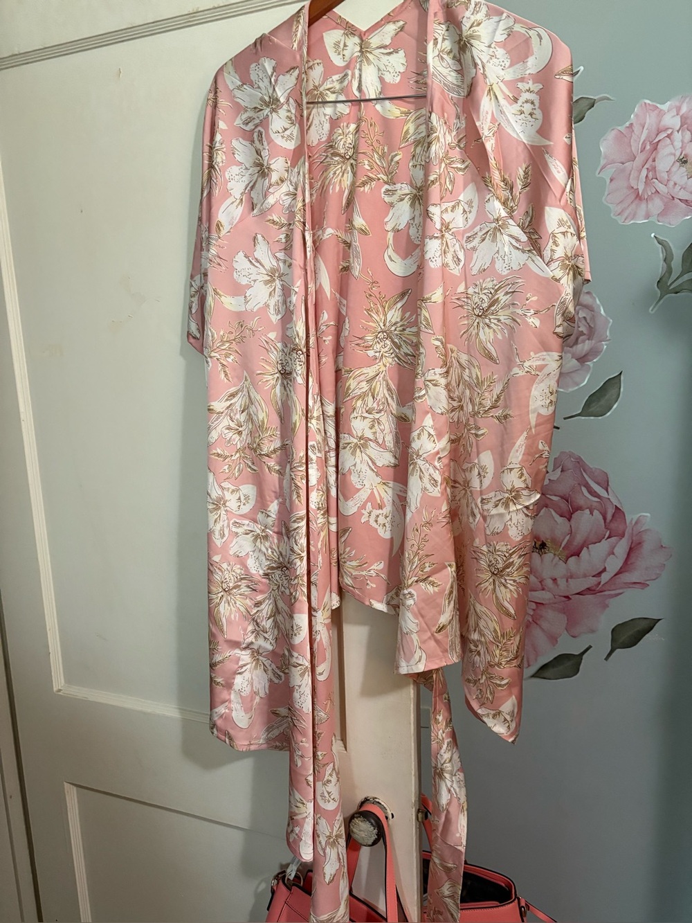 Women’s Pink Floral Satin Kimono Wrap